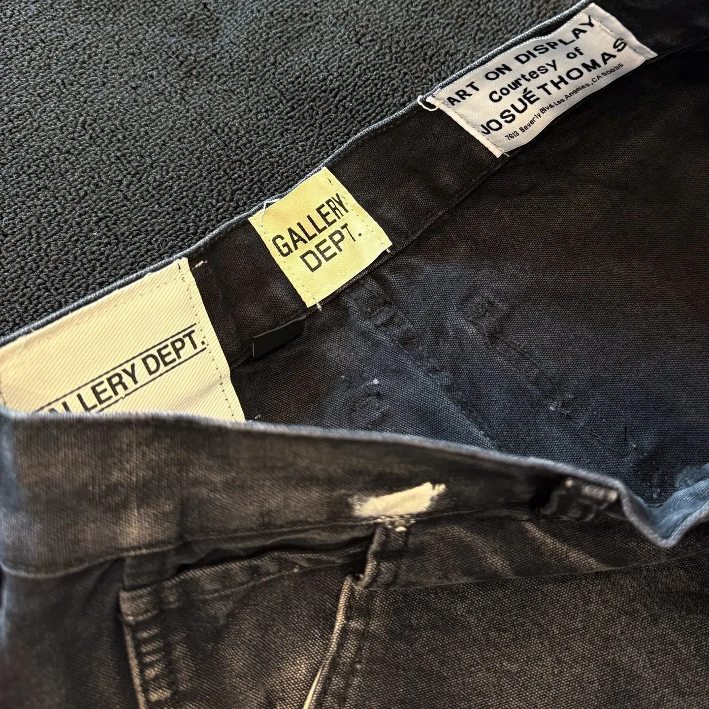 P230 model number: D403 GALLERY DEPT micro-flare spliced distressed distressed jeans. Three-dimensional version. Loose and comfortable, not picky about body shape. Seiko factory. Original factory quality control. Same style for men and women. Can be matched with couples. Versatile recommendation. Necessary denim for all seasons. Made of heavy-duty washed pure cotton denim fabric. After washing, it is soft and thick. Very stylish when worn. Size: 28, 30, 32, 34, 36 (S-XXL) Color: Splicing Size reference # 28 pants length 100 waist 72 30 pants length 102 waist 76 32 pants length 104 waist 80 34 pants length 106 waist 84 36 pants length 108 waist 88